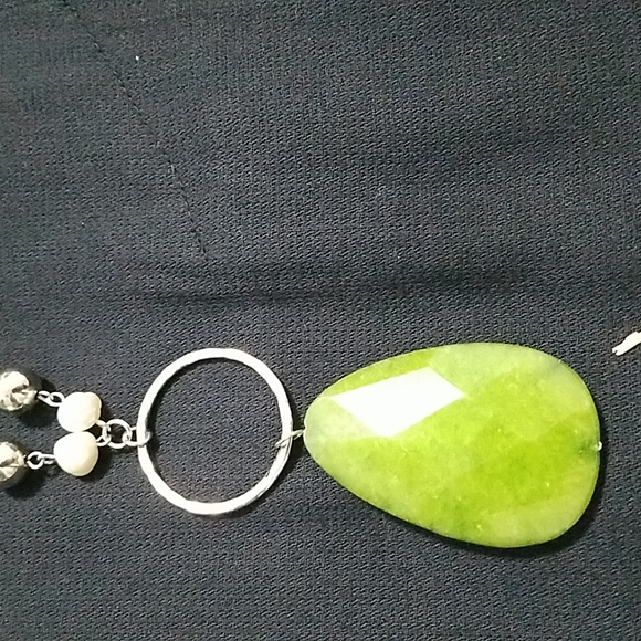 Silver Tone Necklace w Green Pendant, Cultured Pearls - Picture 3 of 7